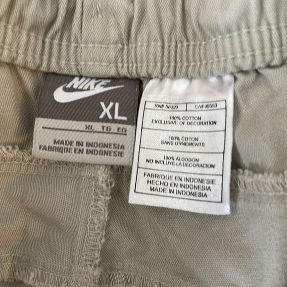 Nike men’s 100% cotton cargo style shorts. Excellent condition. - Picture 3 of 5